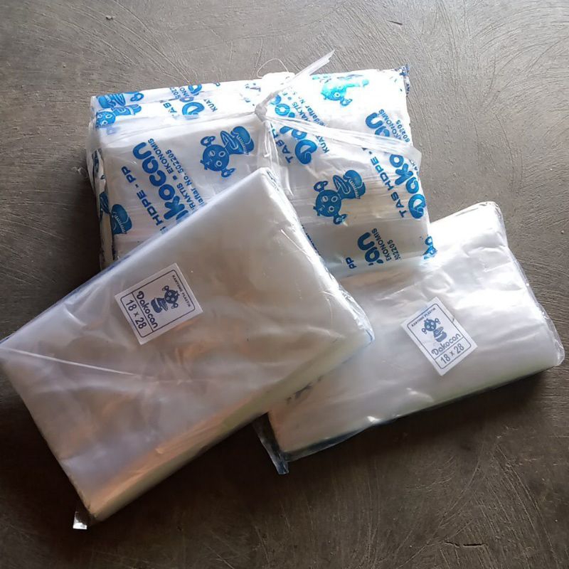 Plastik HDPE merk dakocan biru dan gapura kuat praktis ekonomis. Ukuran 18x28 kemasan tebal