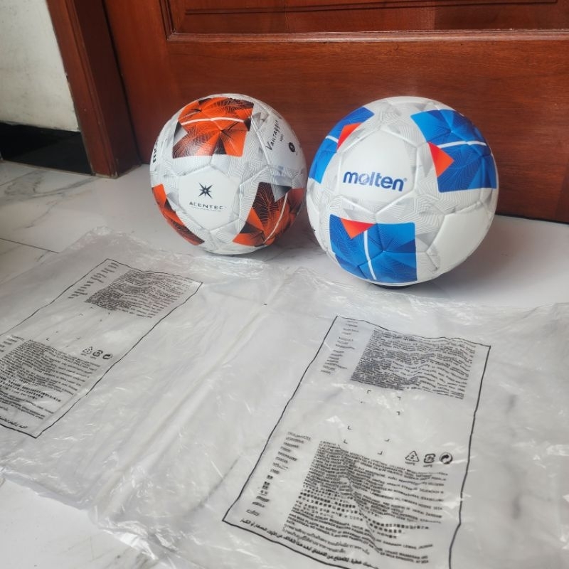 Bola kaki press / Bola kaki berbahan PU size 5 MOLTEN Vantaggio 5000