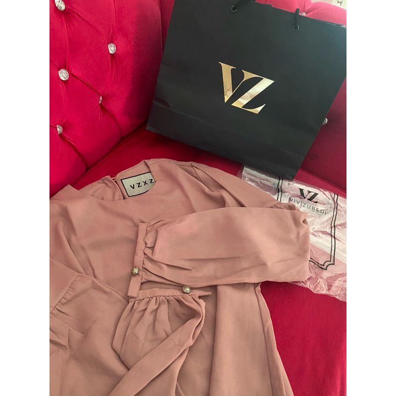 preloved VIVI ZUBEDI x ZASKIA SUNGKAR blouse