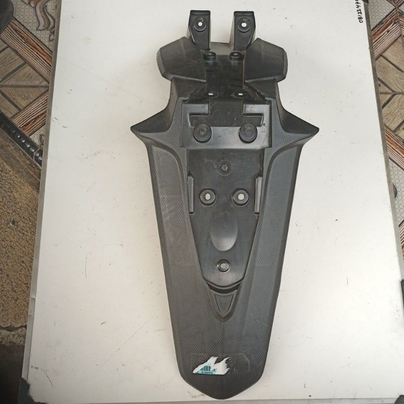 SPAKBOR SLEBOR BELAKANG SUZUKI GSX R150 ORIGINAL SGP