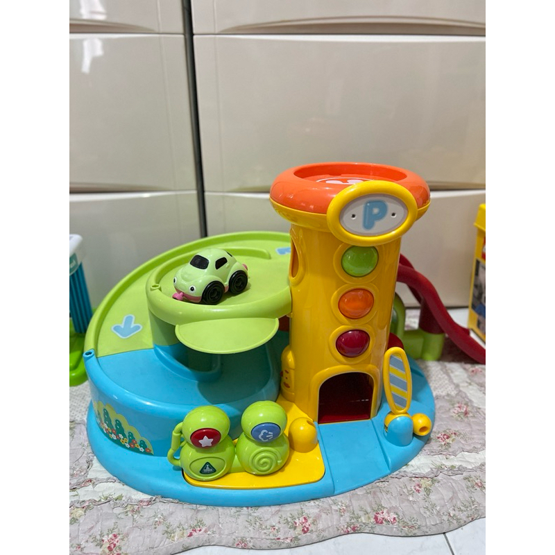 Elc whizz world light and sound garage/ parkir mobil / car wash - preloved