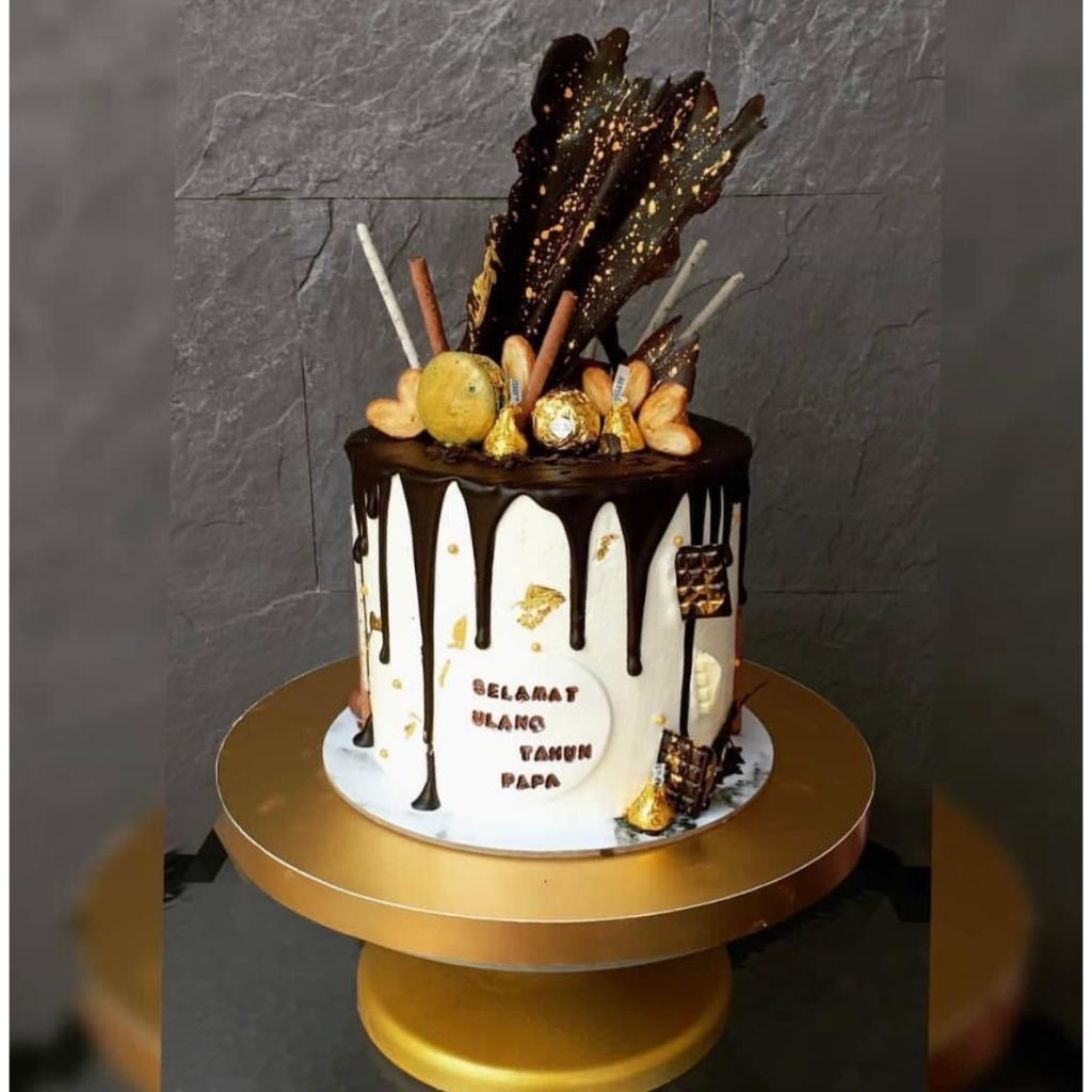 

Birthday cake / anniversary cake / custom cake