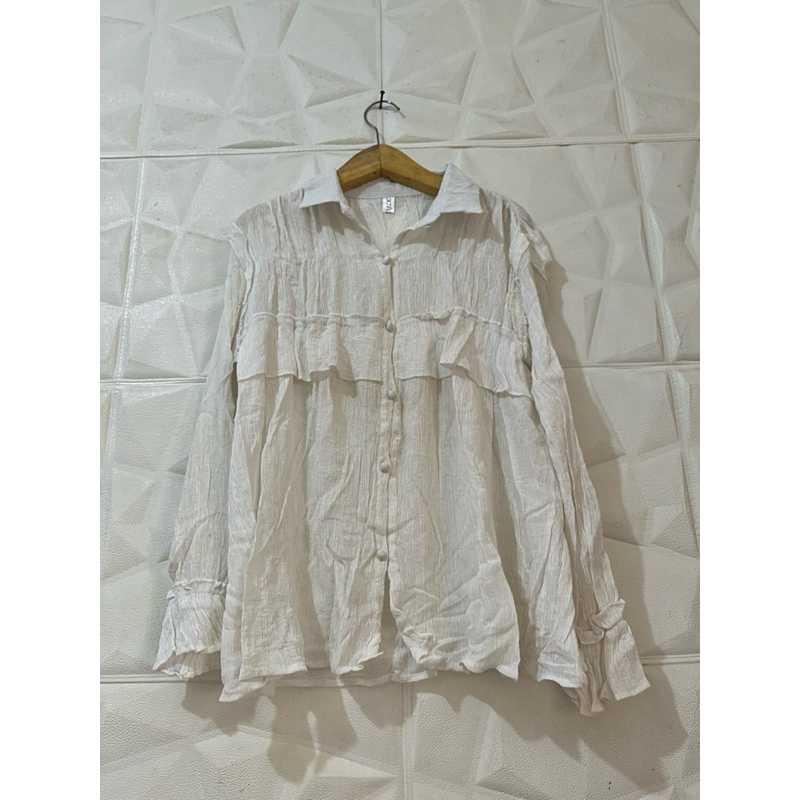 blouse putih ruffle