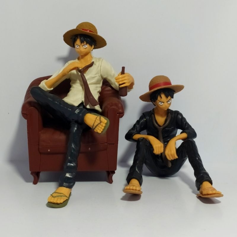 Action Figure One Piece Luffy Duduk Sofa Luffy Sitting