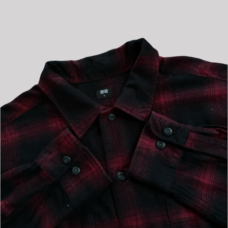 Kemeja Flannel Veterano Uniqlo Hitam Merah - L