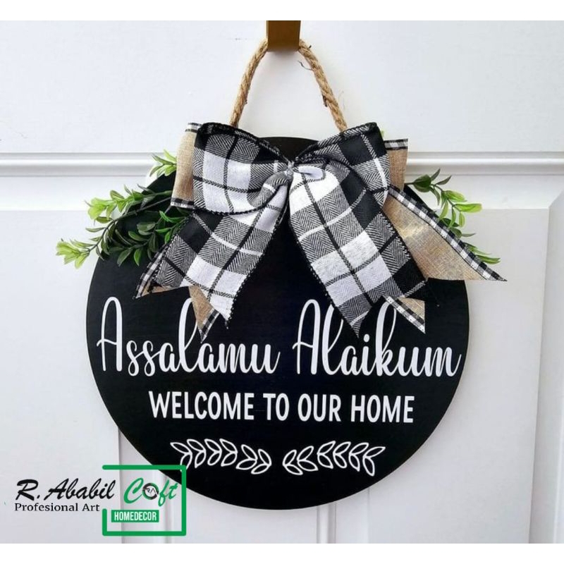 Hiasan dinding dari kayu bentuk bulat