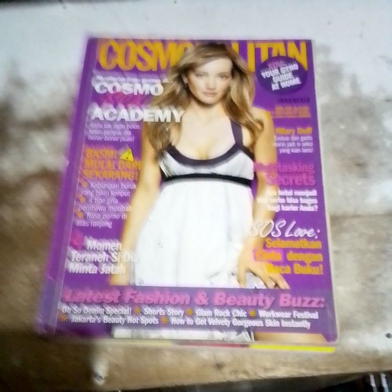 majalah cosmopolitan