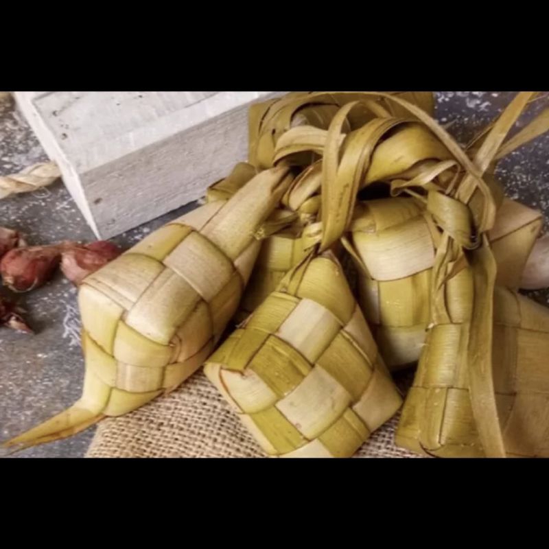 

Ketupat Beras Lontong