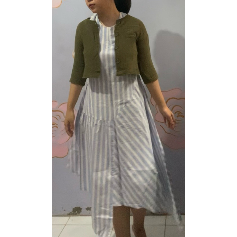 Atasan Hijau Army Green Army Textured Buttoned Up Crop Top Preloved