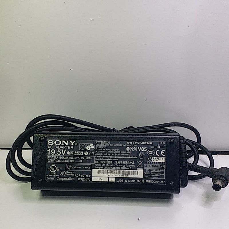 ac adapter sony  jarum tengah 19.5v adaptor sony
