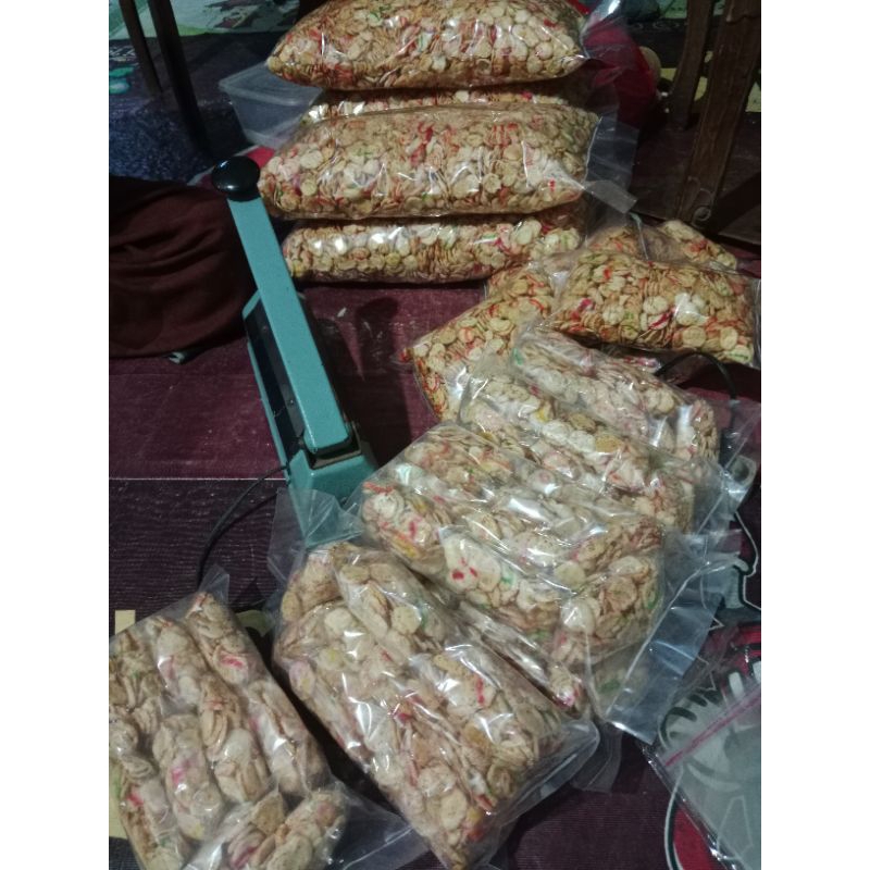 

seblak, basreng, cemilan pedas