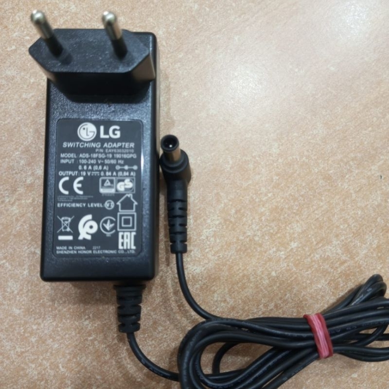 ADAPTOR CHARGER TV / MONITOR LG ORIGINAL 19V 0.84A JACK JARUM  (BEKAS NORMAL)