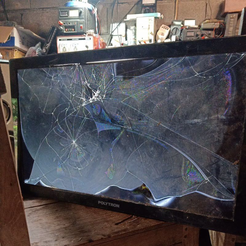 TV LED POLYTRON PLD 24T8511 RUSAK LAYAR