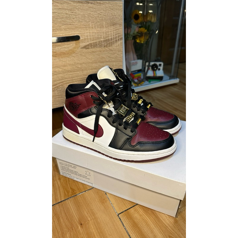 Air Jordan MID SE Fearless Black Red Gold Pendants