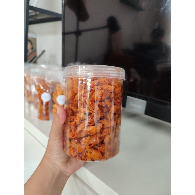 

lumpia kering pedes manis daun jeruk