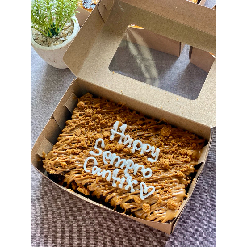 

FUDGY BROWNIES LOTUS BISCOFF SIZE 15x10CM (Tanpa Ucapan)