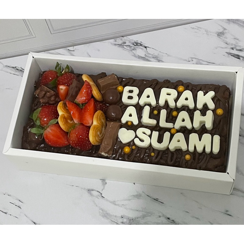 

BROWNIES TOPPING ULTAH ll 22x10 cm