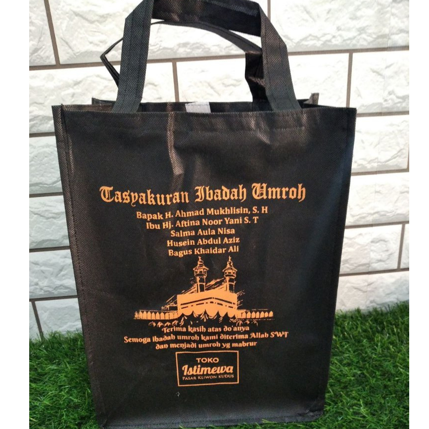 

Tas Spunbond Sablon 1 sisi 1 warna/Tas Sablon/ Souvenir Sablon/ Souvenir 20 x 13 x 25
