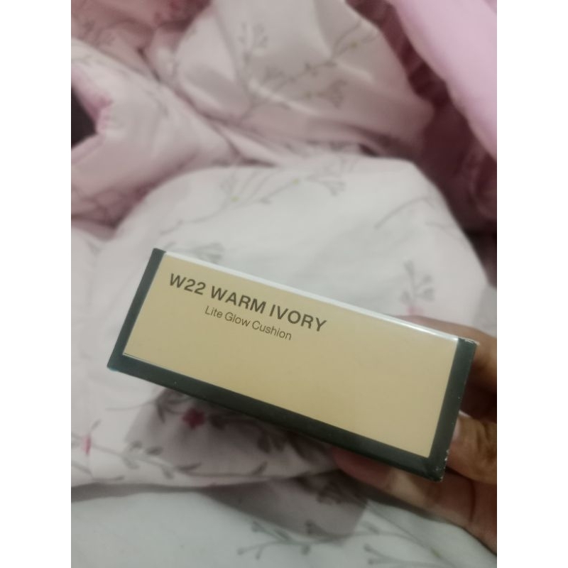Makeover Cushion shade W22
