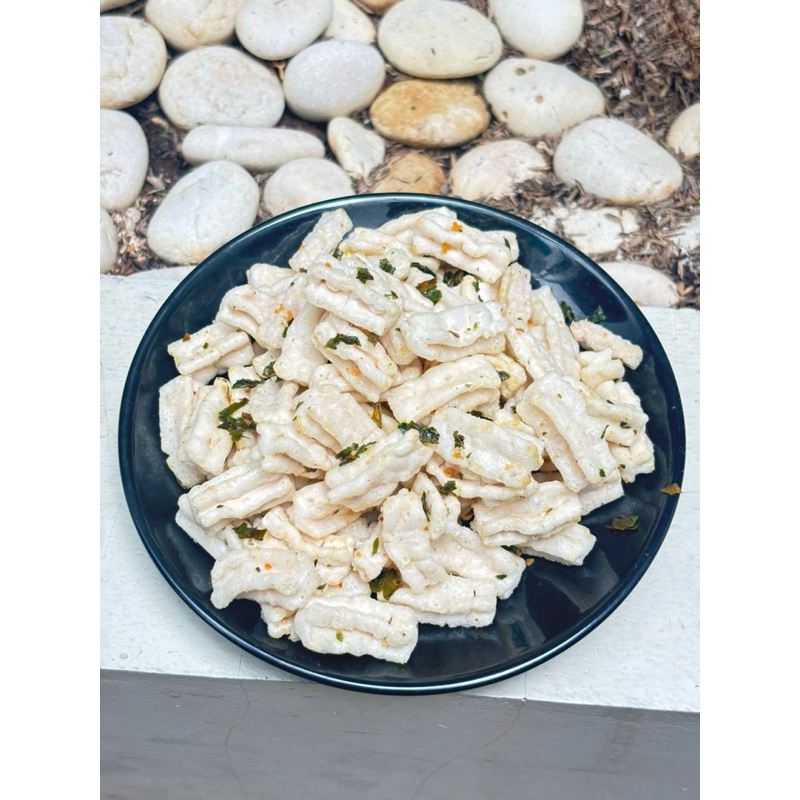 

kerupuk belimbing Pedas Daun Jeruk Krispi/ kerupuk keong Krispi Pedas / kerupuk belimbing Bawang Asin Renyah / kerupuk belimbing Manis Pedas Mantap / kerupuk belimbing Pedas Daun Jeruk Premium200gram-500gram kerupuk belimbing hott, kerupuk belimbing