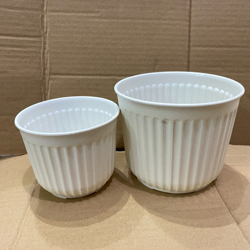POT BUNGA PLASTIK Kecil 8825 - Sedang 8826