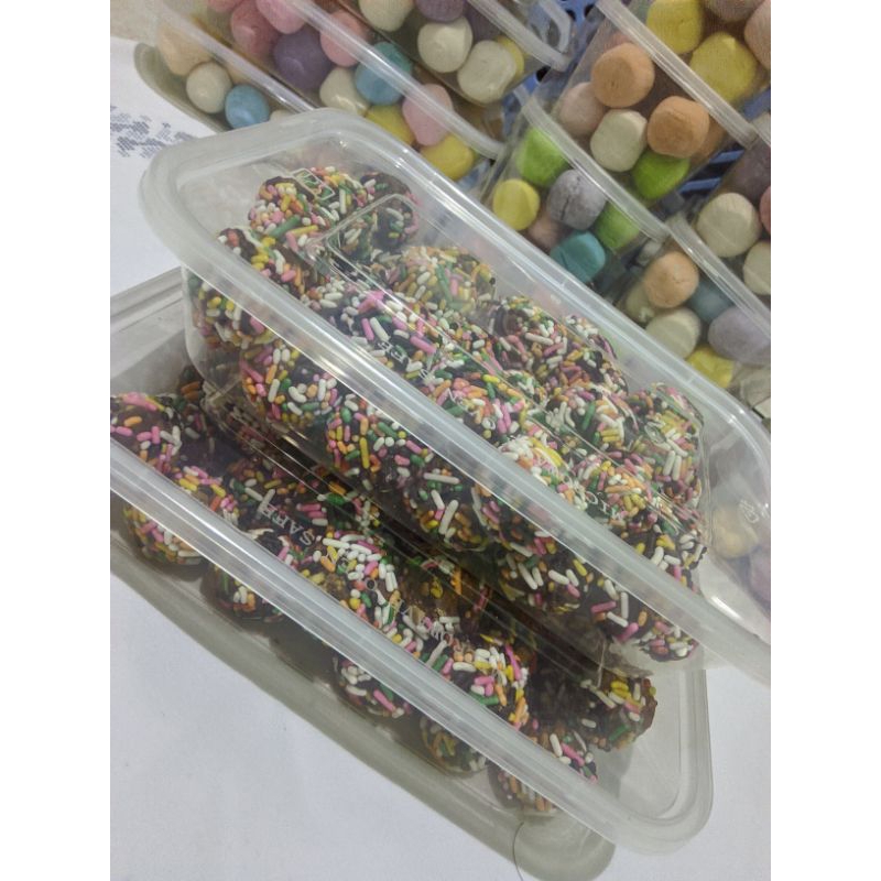

Bola Coklat isi 40 butir / Bola Coklat Pelangi / Cemilan Enak dan Sehat