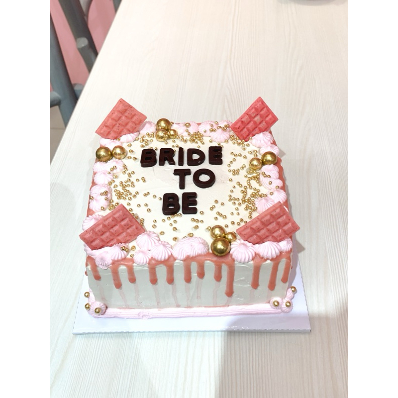 

Cake bride to be cantik estetik ukuran 18cm / cake bridal shower Batam / cake request / kue acara bridal shower / kue ulang tahun pink putih