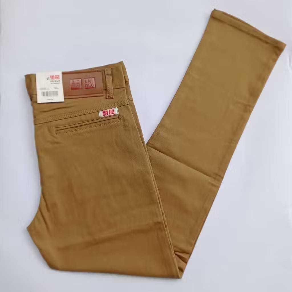 Celana UNIQLO Panjang / Celana Cinos pria slim fit