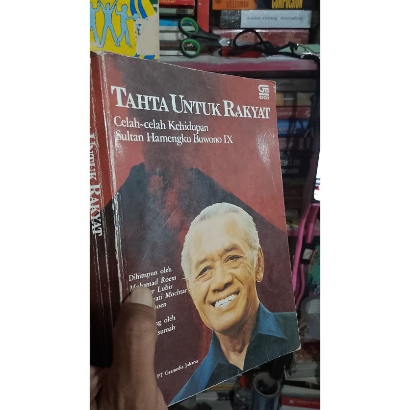 Tahta untuk rakyat oleh Sultan Hamengkubuwono IX dihimpun Moh Roem