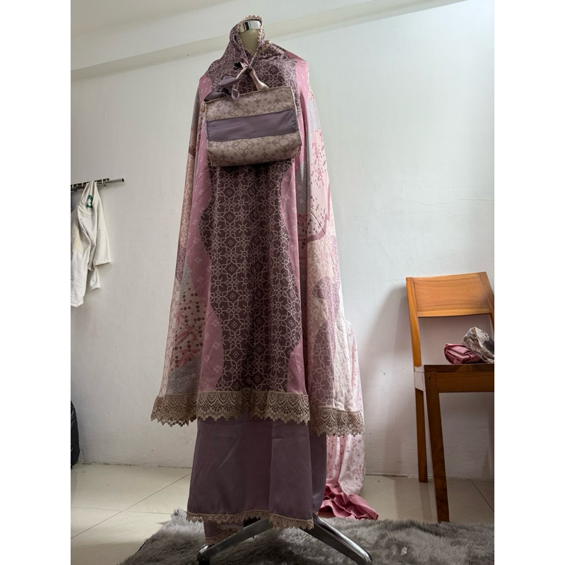 Mukena Az zahra premium armani silk tas dompet