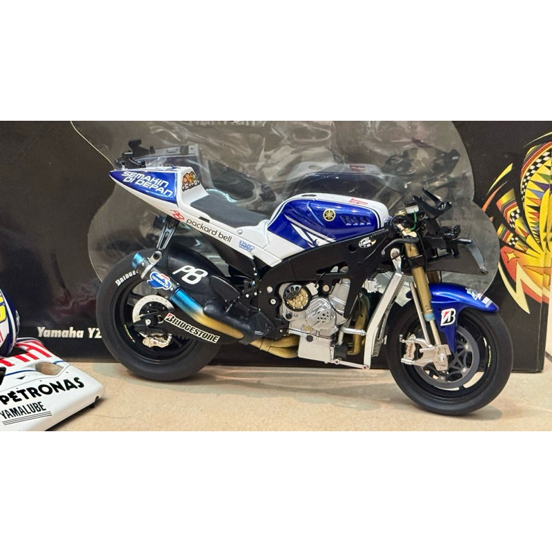 Minichamps Yamaha YZR-M1 Valentino Rossi MotoGP 2010 - Skala 1:12