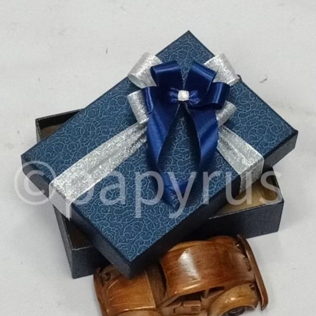 

PAPYRUS 12,5x17,5 Tinggi 5cm Kotak Kado Gift Box V2