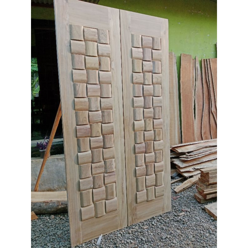 pintu kupu tarung anyaman