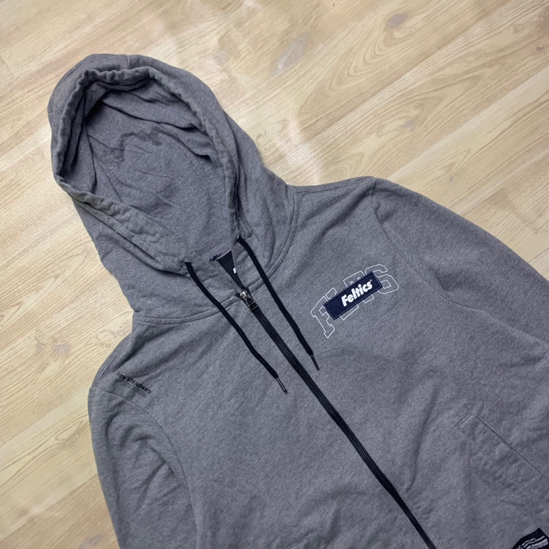 FELTICS ZIPPER HOODIE