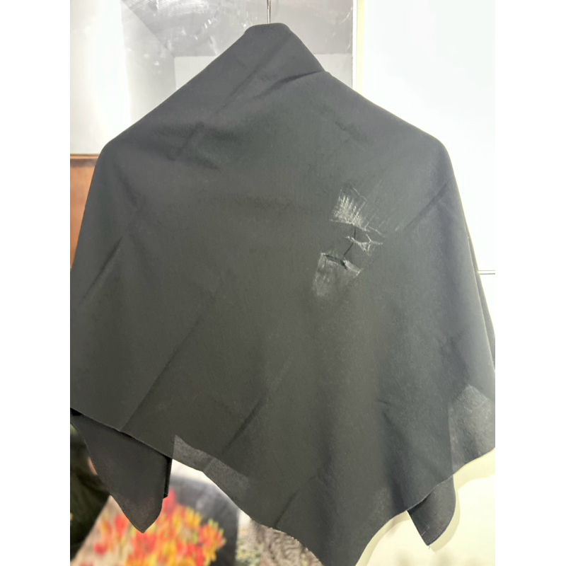 PRELOVED FREE Hijab paris segi4 milo dan segi4 hitam (sobek ke setrika)