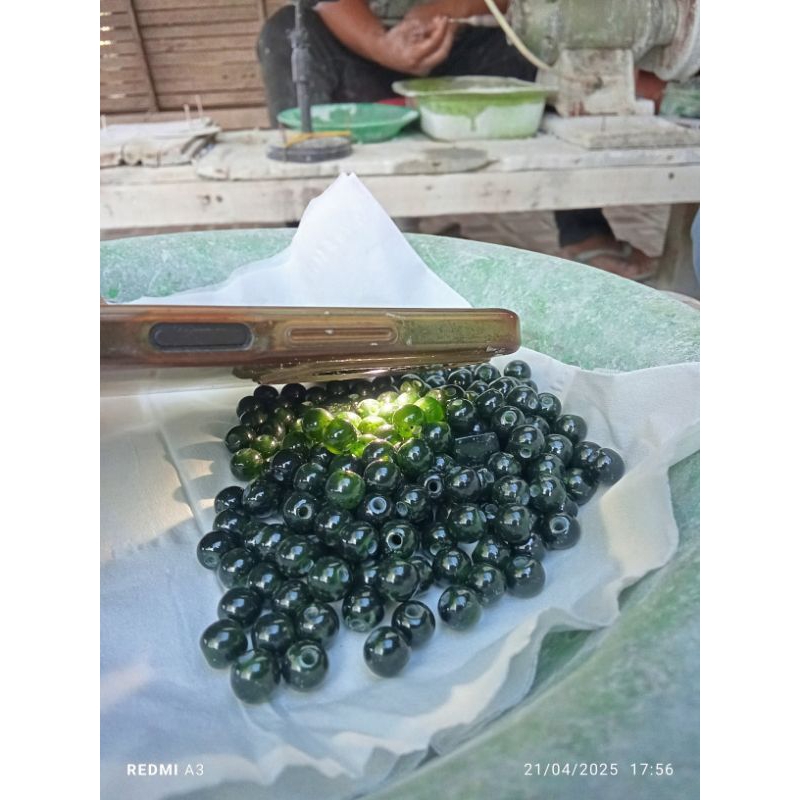 Butiran Black Jade Tembus Nempel Magnet Size 7mm