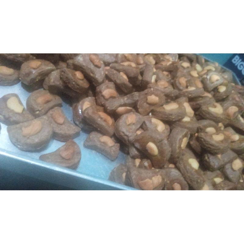 

Kue Coklat Kacang Mede