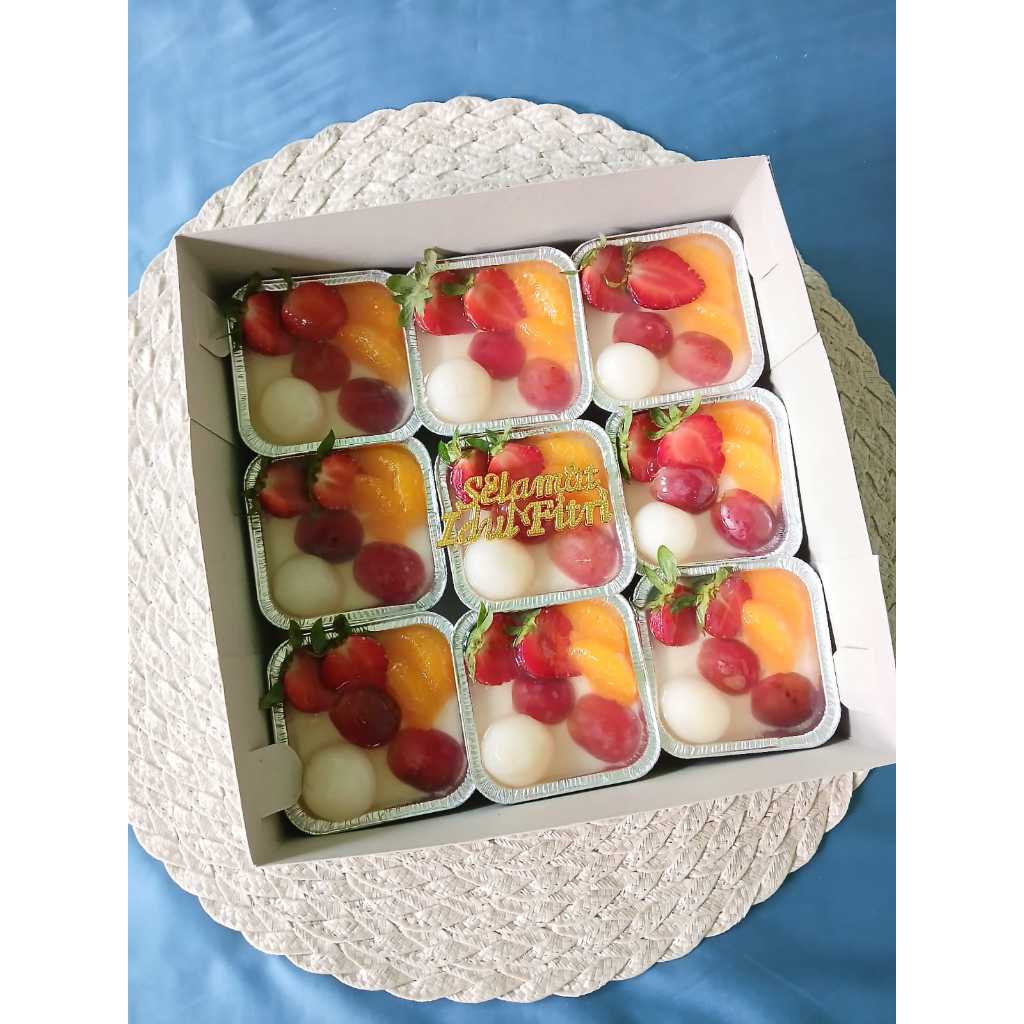 

Puding dengan Topping buah segar
