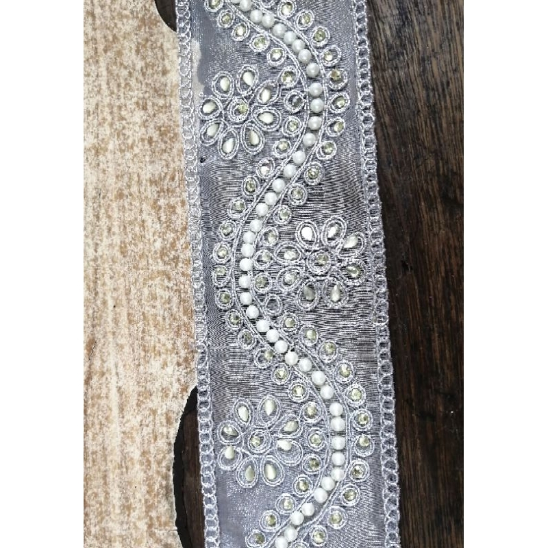 renda bordir india payet mutiara per roll (9m)