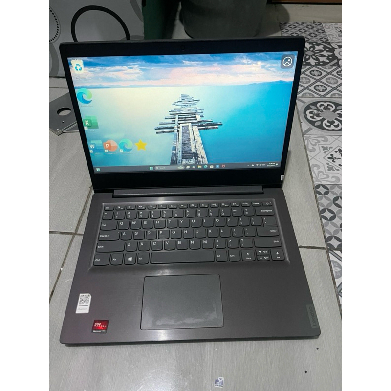lenovo v14 ADA AMD ATHLON SILVER 3050u ram 8gb ssd 256gb