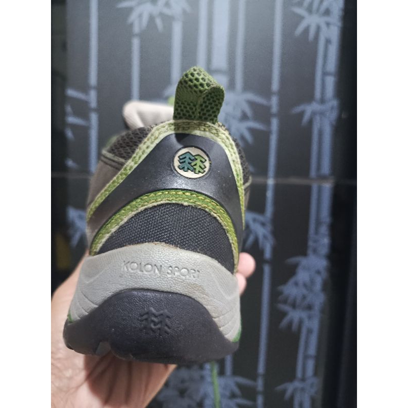 Sepatu Gunung Koloni