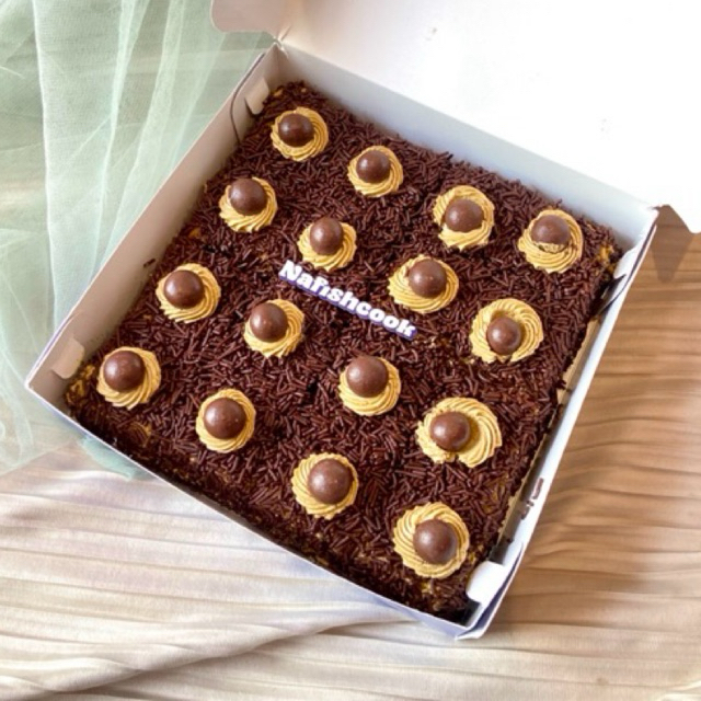 

NAFISHCOOK AUNTIE’s SLICE CAKE BOLU ULTAH SESERAHAN HAMPERS