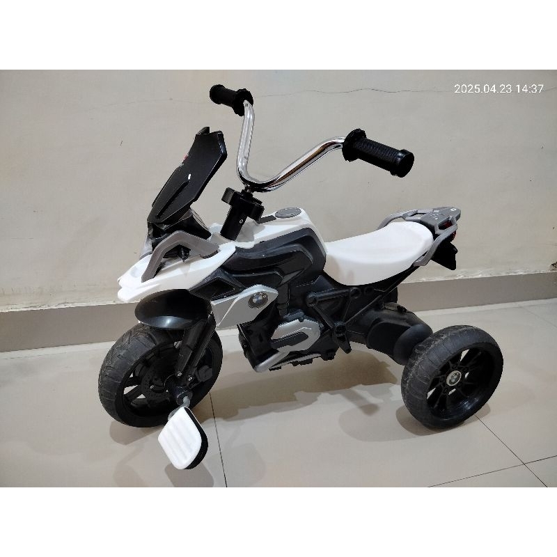 Sepeda Roda Tiga merk PMB M-888A