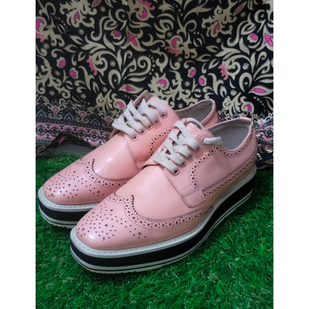 Sepatu Second Prada Pink Hitam  Size 37 Insole 23
