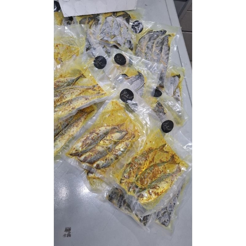 

Ikan kembung marinasi isi 3 pcs. siap di goreng dan bakar.