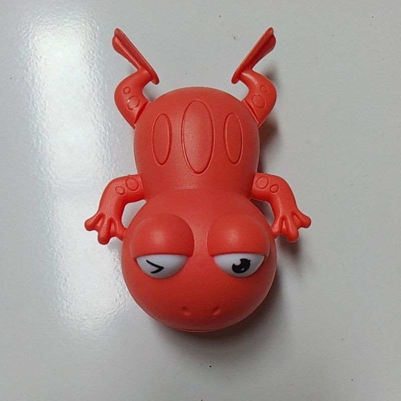 Mainan anak kodok bisa berenang di air