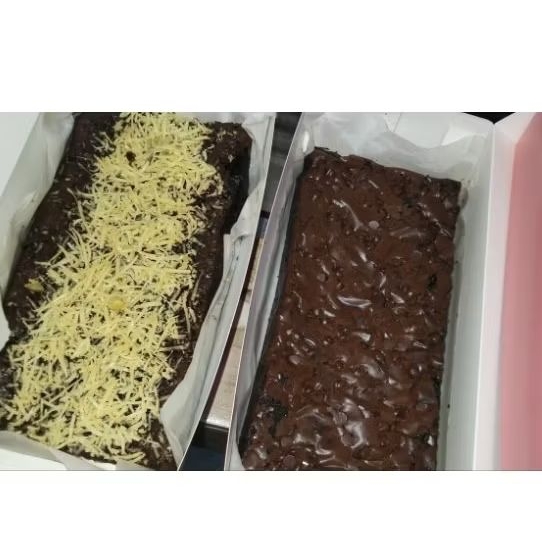 

FUDGY BROWNIES 20×10