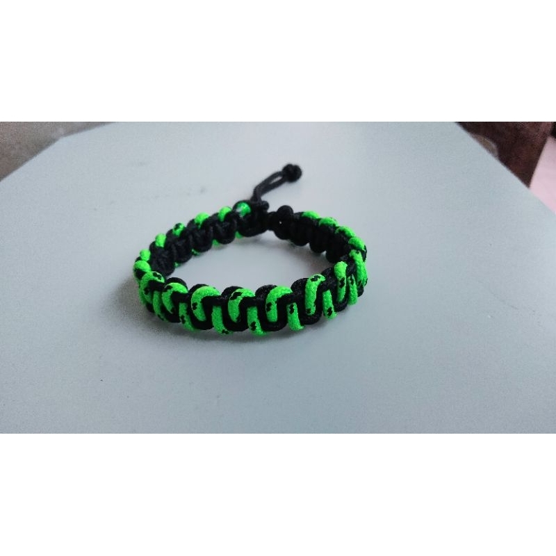 Gelang tali anyam hijau stabilo kombinasi hitam