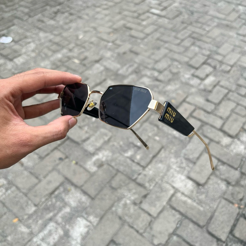 kacamata hitam wanita miu-miu kalea casual fashion