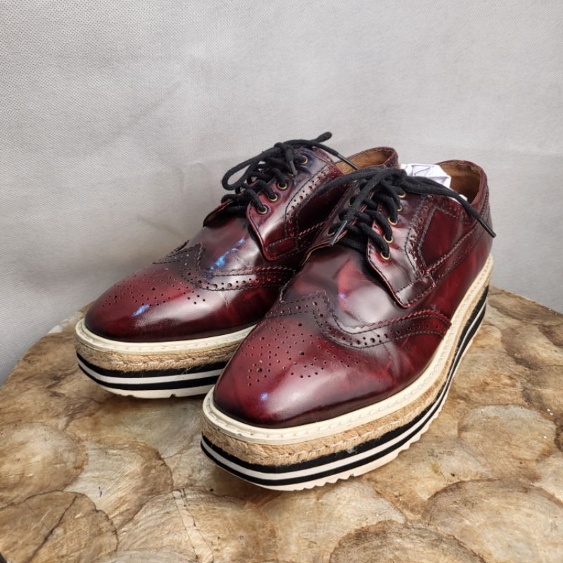 sepatu preloved bekas prada ori